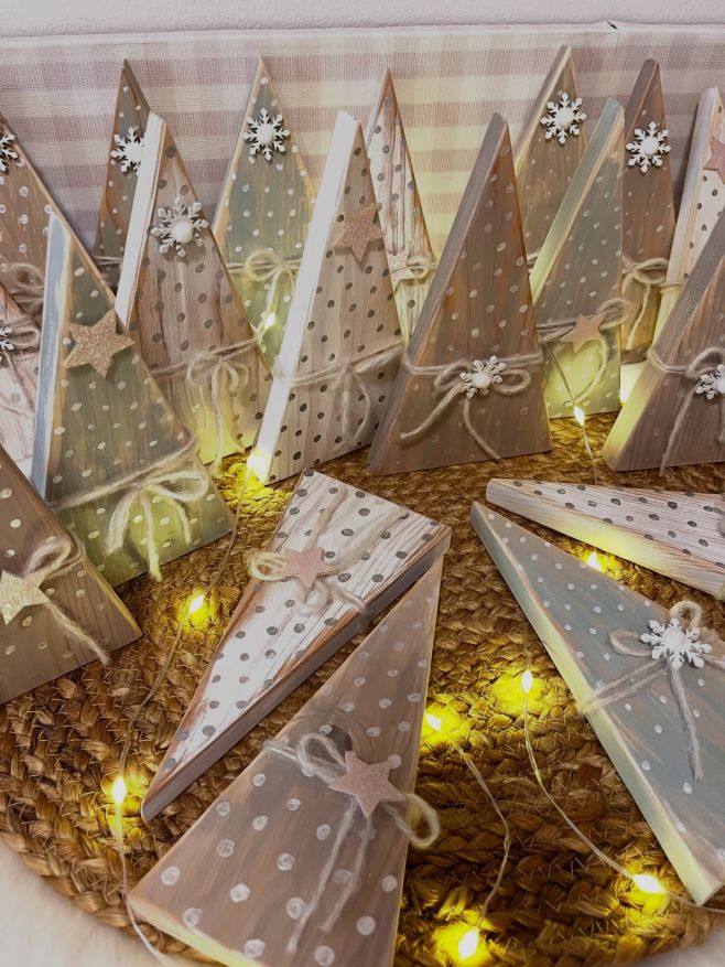 … a stromečky 🌲🌲🌲🌲🌲🌲🌲 jako symbol vánoc … doplněk dekorace HanaBo design 🪵 #vanocni #dekorace #home #christmasdecor...