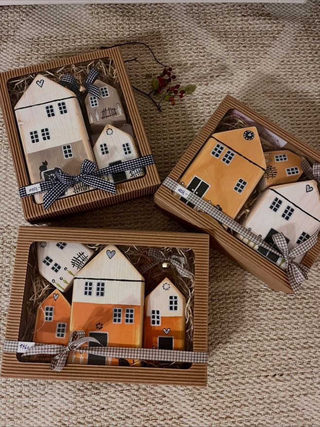 🎄Dárkové vánoční kolekce 🎄 … neokoukaná dekorace … ručně vytvořená … domečky oceněné regionální značkou … pro doma i na...